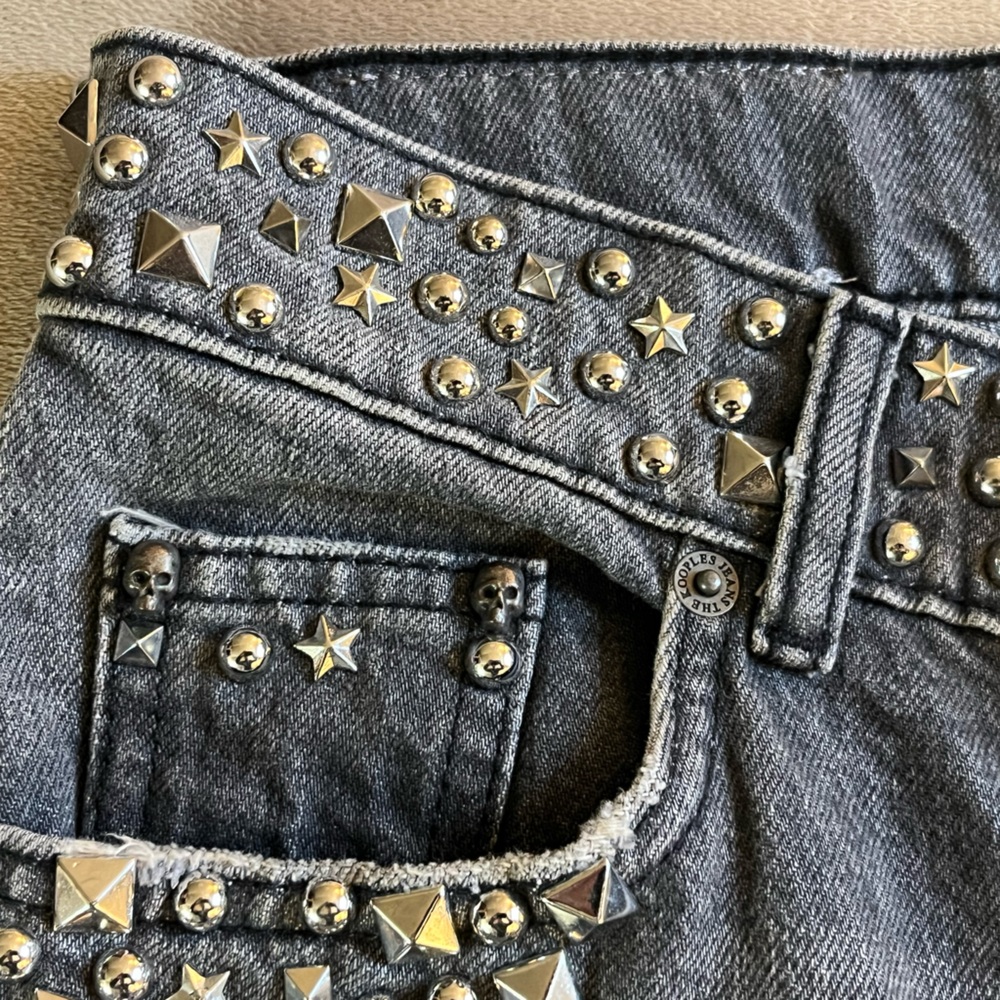 *NWOT* THE KOOPLES NELLY STUDDED GRAY LOW-RISE/CROPPED JEANS